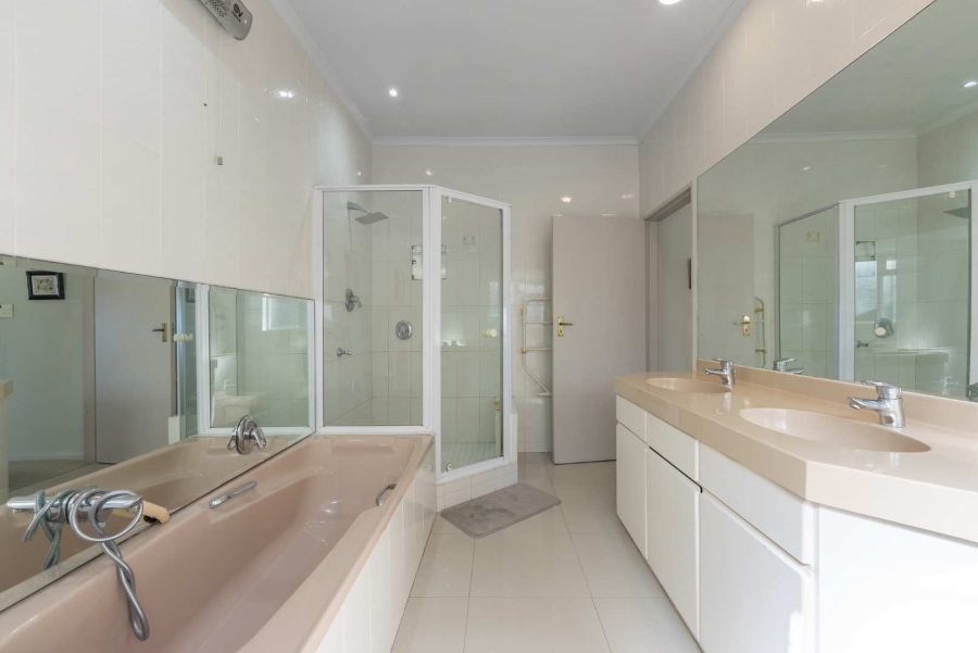 5 Bedroom Property for Sale in Camps Bay Western Cape